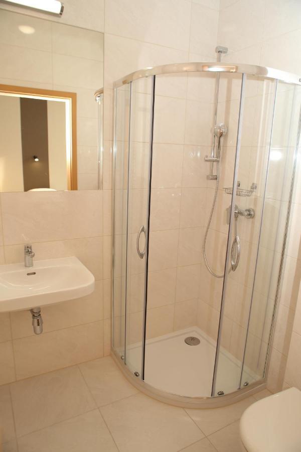 Twin Room,925712590:JPEG